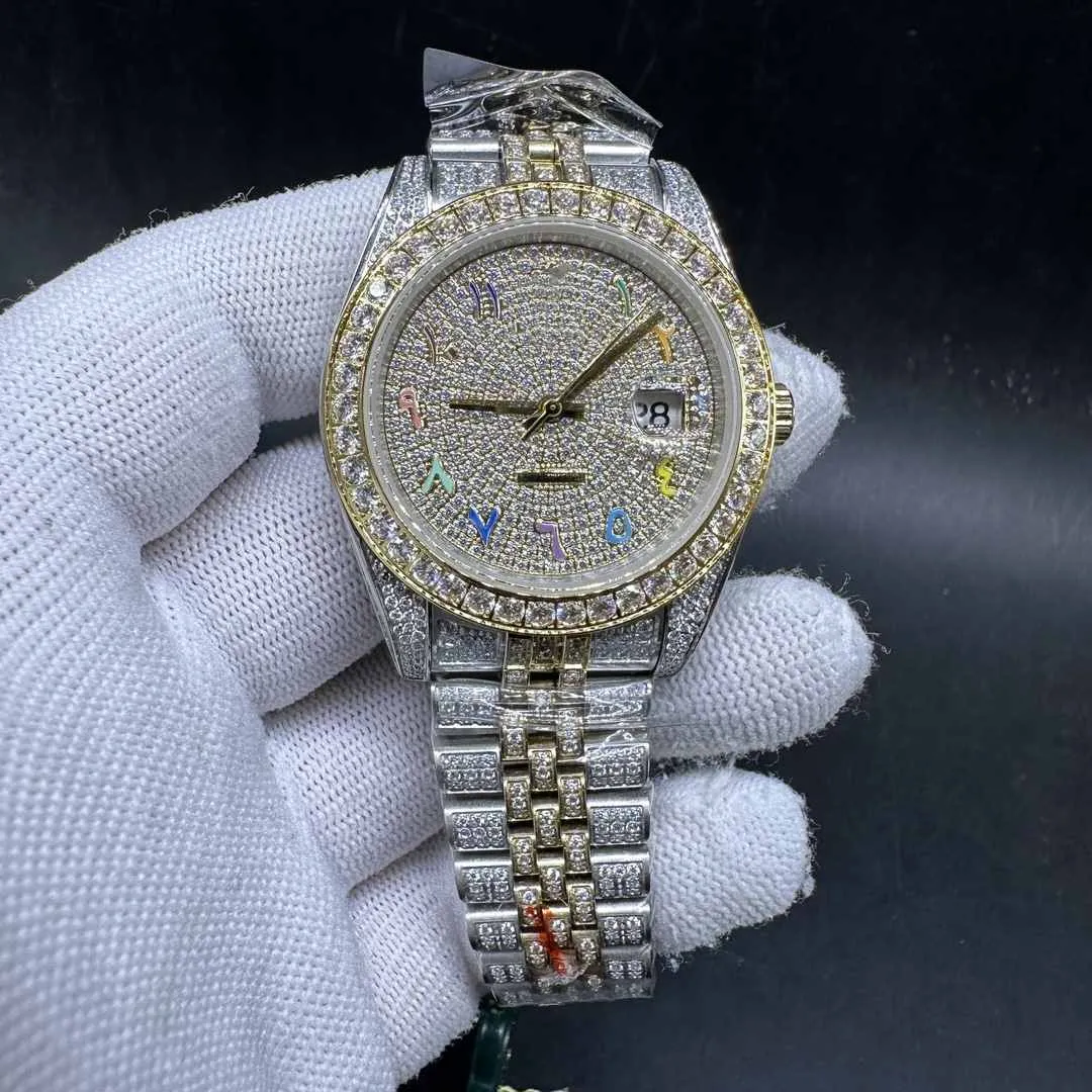 Orologio da uomo con diamanti pieni, cassa in oro giallo bicolore da 41 mm, numeri arabi arcobaleno. Orologi con diamanti ghiacciati