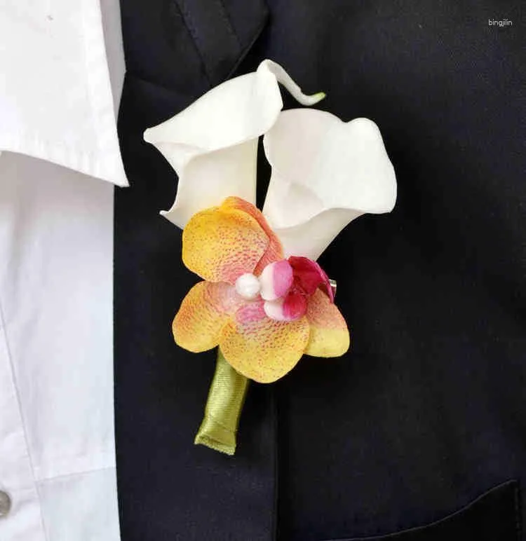 Dekorative Blumen im Europa-Stil, 4 Stück/Lot, DIY Calla-Lilien, süße Ansteckblume, Simulieren Sie Blumen, Bräutigam, Mann, Boutonniere, Anstecknadel, Brosche, Hochzeit