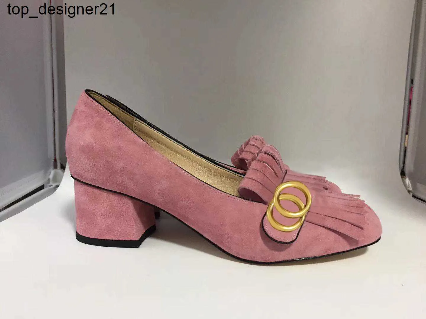 Nouveau classique chaussure bateau à talons mi-hauts Designer chaussures nues en cuir talon épais talons hauts femmes peau de vache glands tête ronde bouton en métal femmes chaussures habillées grand talon haut