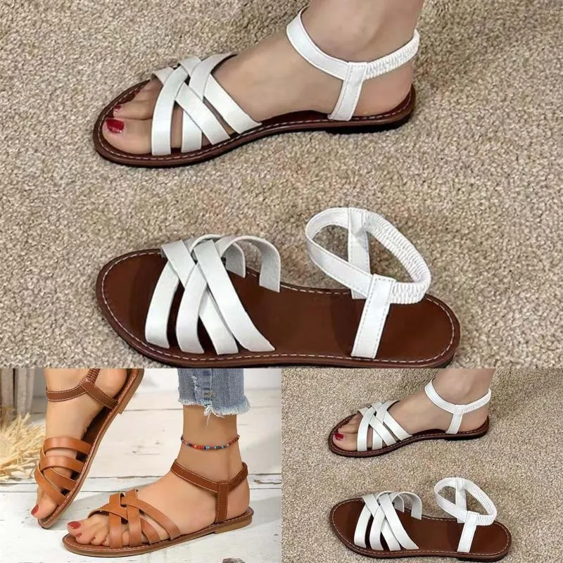 Slippers Women's Beach Sandals Hollow أحذية مسطحة غير رسمية رجعية مع الكعب للنساء