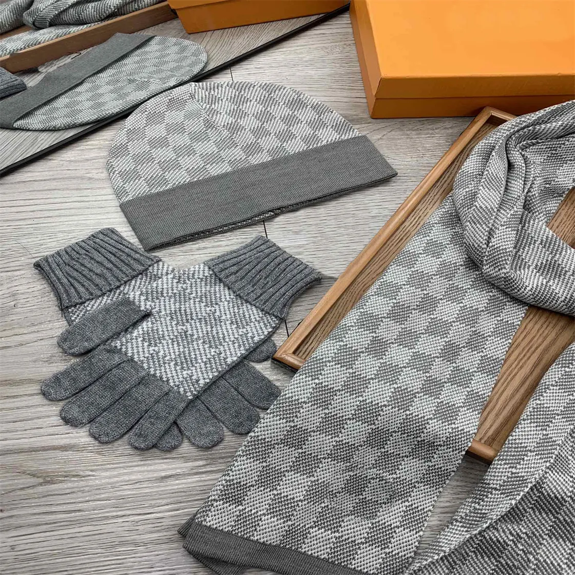 Caja de moda Bufanda clásica de alta calidad Conjuntos de guantes de sombrero 3 piezas para gorros Hombres Mujeres Lana Diseño de invierno Gorras Mantón Sombreros de diseñador Bufandas Gorro de lana Bufandas