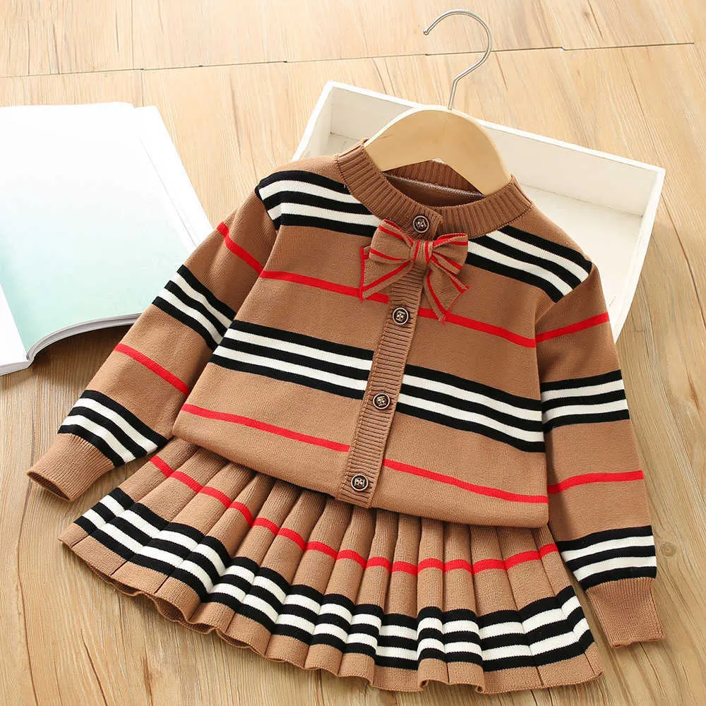 Set da ragazza Autunno/Inverno New Western Stripe Little Girl Abito in lana lavorato a maglia Abito a pieghe alla moda Set in due pezzi