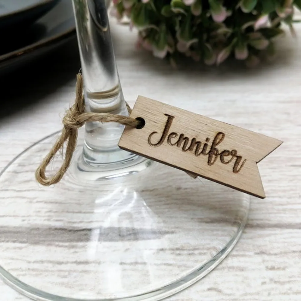 Dekorative Objekte Figuren 20 Stück personalisierte Hochzeit Ort Namensschild Holz Tischdekoration Name Herzanhänger für Babyparty Geburtstag Gastgeschenk 230901