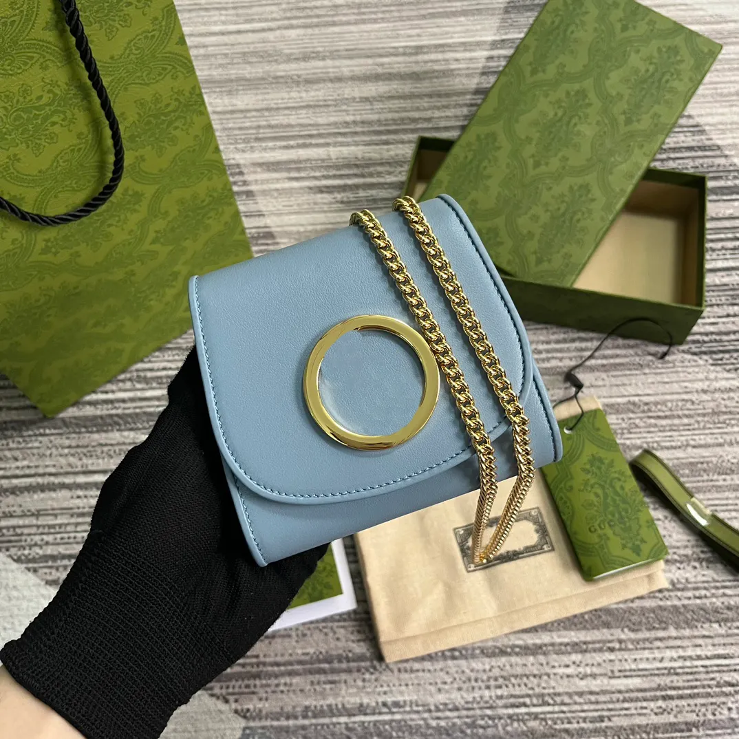 Mini högkvalitativ läderdesignväska för kvinnors crossbody väska väska messenger axelväska full hårdvarukedja plånbok blond mode axelväska m725219