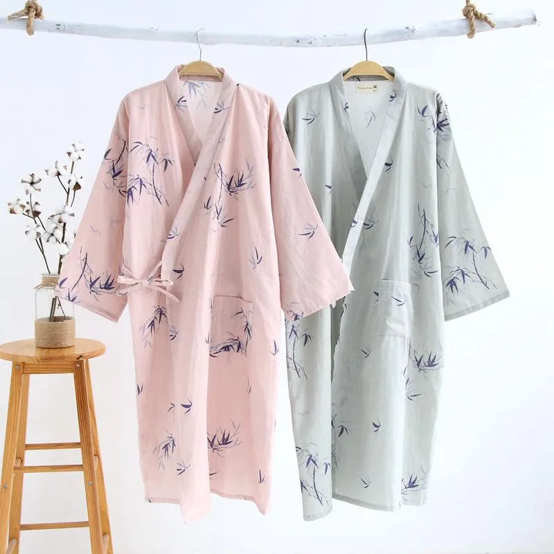 Vêtements de nuit pour femmes Printemps et été Feuilles de coton minces Impression Chemise de nuit Robes pour couples Kimono Peignoir Cardigan pour hommes Peignoirs