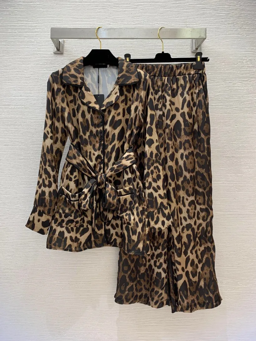 Autumn Leopard Two Piece Pants Sets Long Sleeve Pajama Neck Single-Breasted Blouse & Long Pants Suits Set Two Piece Suits B3G04