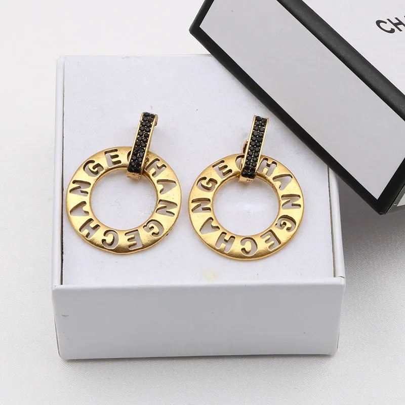 Stud 6001 Vendita calda 18K dorato argento 925 marchio di lusso designer lettera stud geometria famoso femminile circolare cristallo diamante orecchini di perle festa di nozze