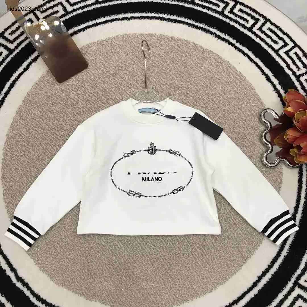 Ropa de bebé de diseñador Suéter con estampado de logo en el pecho para niña Tamaño 100-150 CM Camiseta de manga larga sudaderas para niños Aug25