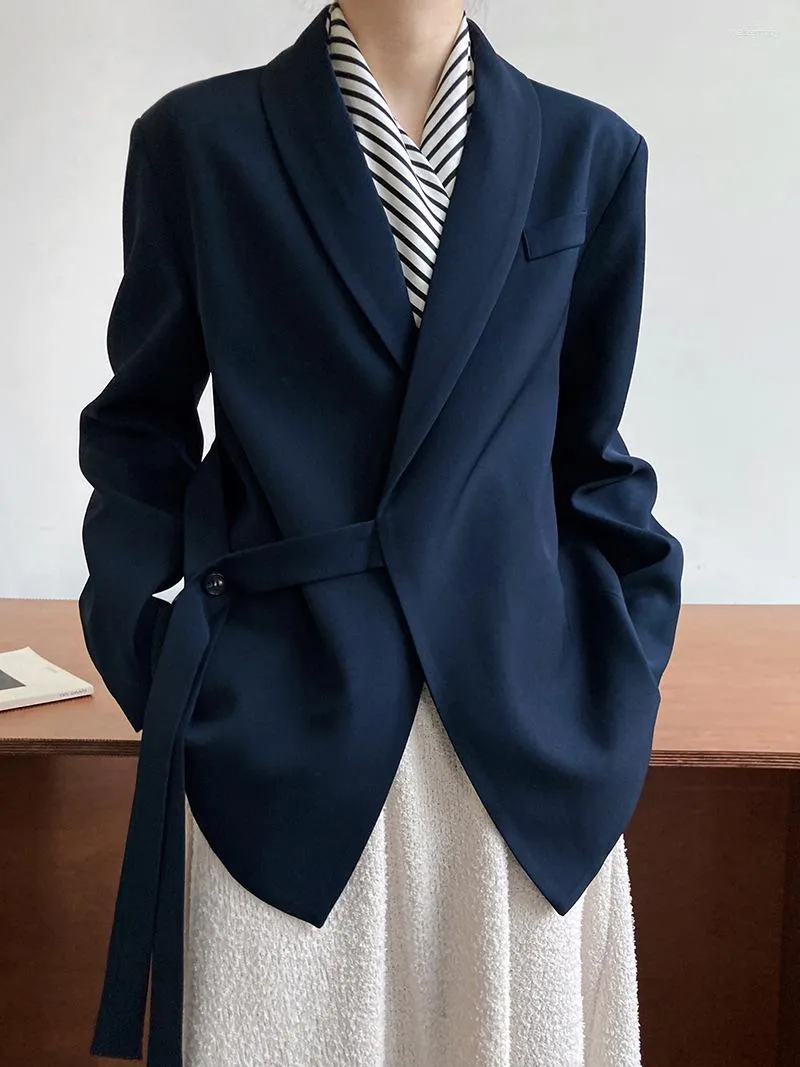 Damenanzüge Herbst Anspruchsvolles Design Einfarbige Anzugjacke mit Stehkragen für Damen – Lockere Passform, modischer, drapierter Blazer mit Gürtel