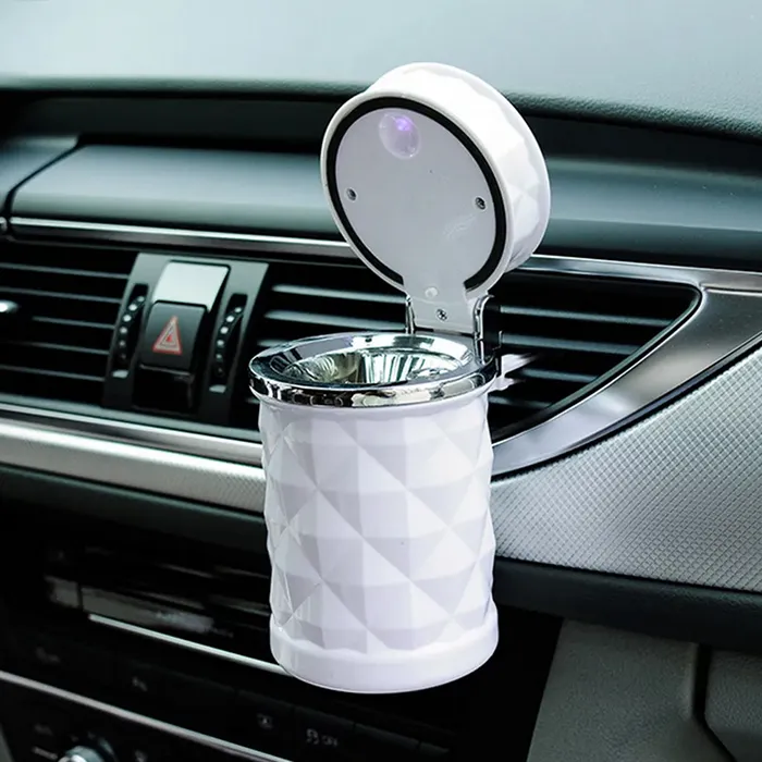 Nya biltillbehör Universal Luxury Portable LED Light Car Ashtray Cigaretthållare Bil Styling Smoke Black White Storage Cup