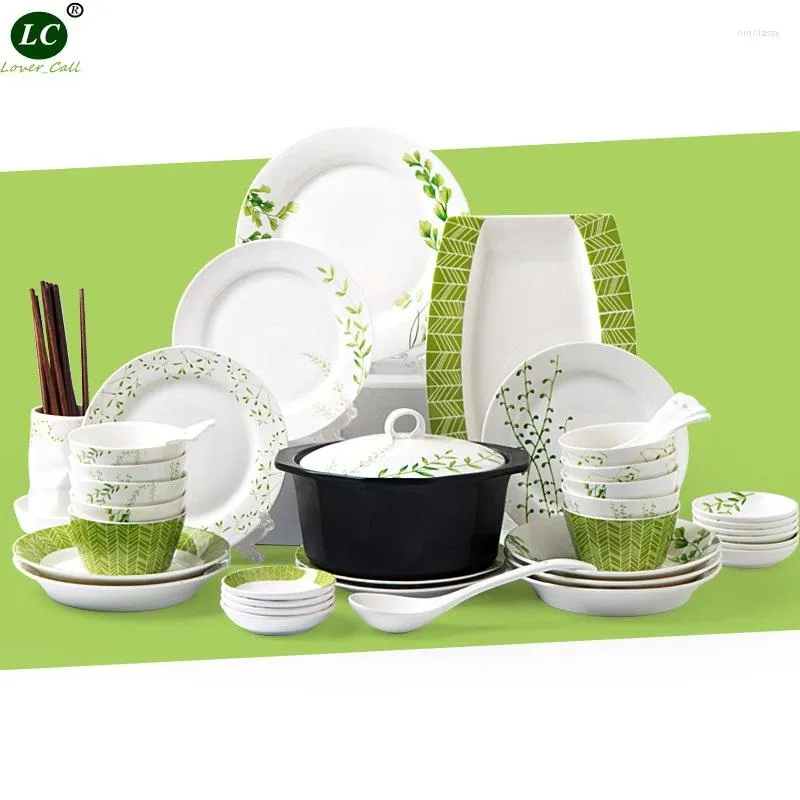 Set di stoviglie Set Combinazione 46 pezzi Piatti in ceramica Bone China Casseruola Ciotole Piatti Cucchiai Stoviglie di alta qualità