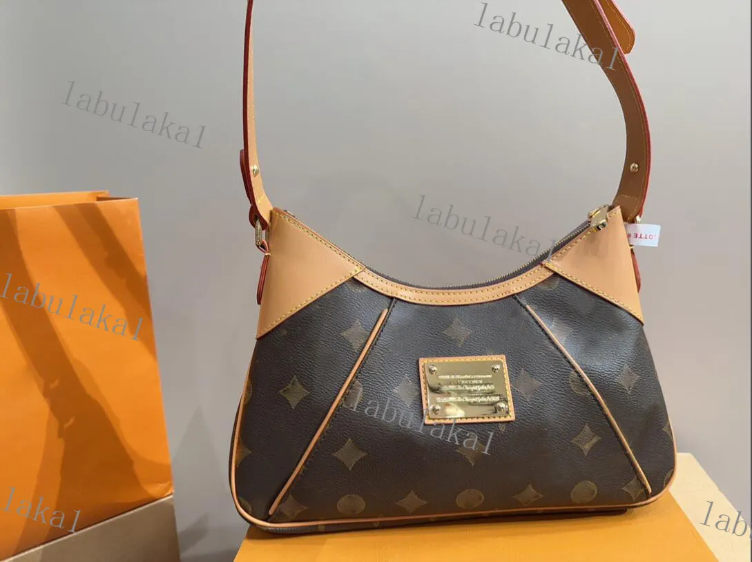 Baguette di lusso a mezzaluna Borsa da donna di design in vera pelle di vitello Catena di croissant Borsa con pochette a tracolla Borsa a tracolla con sacchetti per la polvere top brand 2023