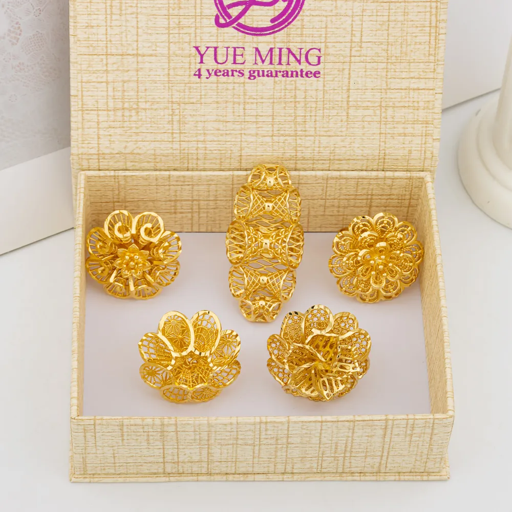 Simple Flower Drop Ear Studs Earrings Design for Wholesale - China  Jewellery and Earring price | Made-in-China.com