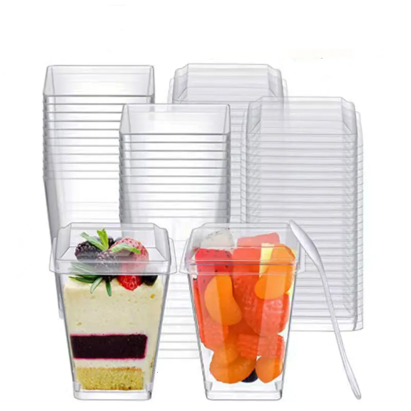 Vaisselle jetable 50100pcs tasses à dessert en plastique avec couvercles cuillères150ml plateau de fruits en mousse pour fête d'anniversaire mariage 230901