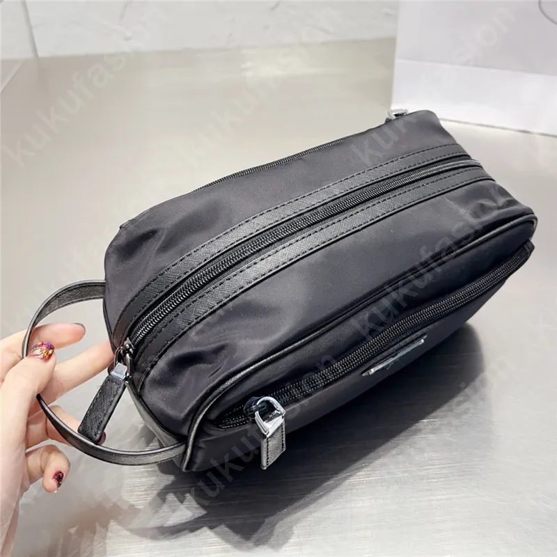 Nylon Leather Travel Pouch Designer Cosmetic Cases Women Luxurys Designers Makeup Bag small Clutch Bags Make Up Case Luggage Pouch320J