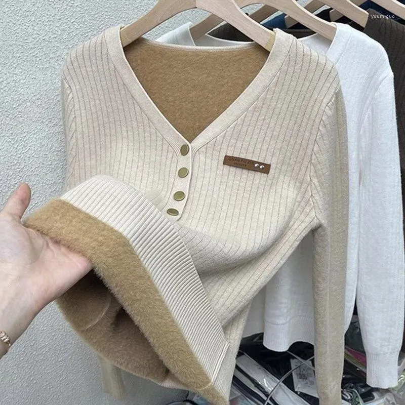 女性のセーターは暖かく厚くなり、ベルベットの冬のセーター女性カジュアルVネックボタン装飾デザイン基本的なソリッドニットプルオーバーボトム