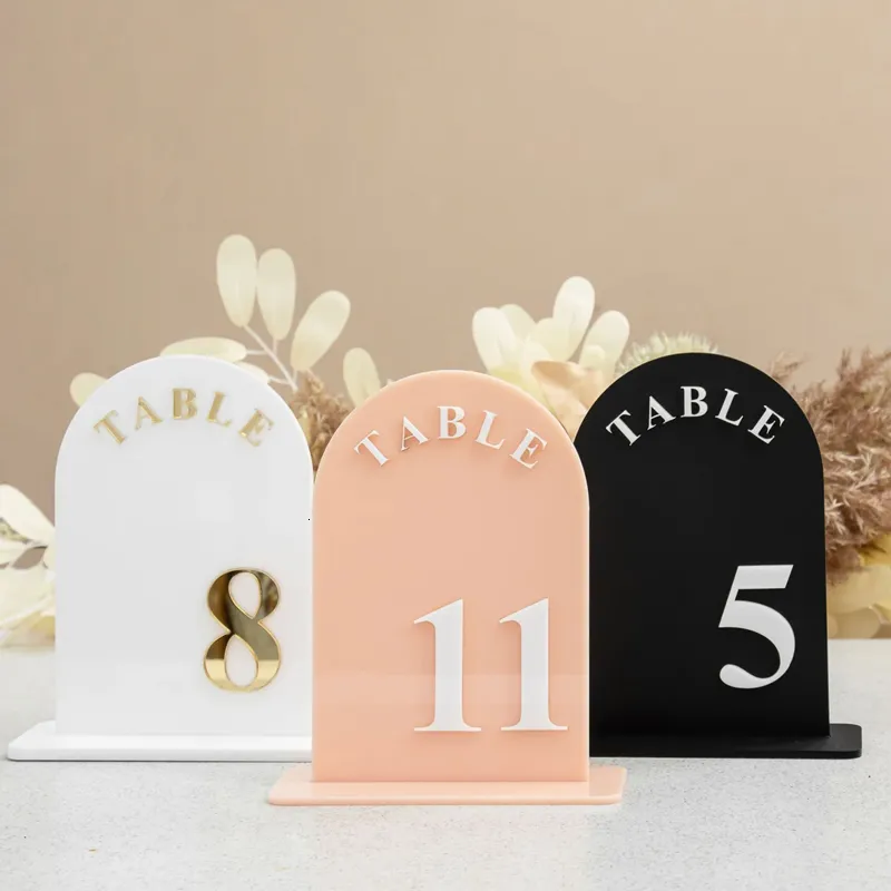 その他のイベントパーティーの提供パーソナライズされた3Dテーブル番号Arch Acrylic Signs Gold Mirror Writing with Base Wedding230901