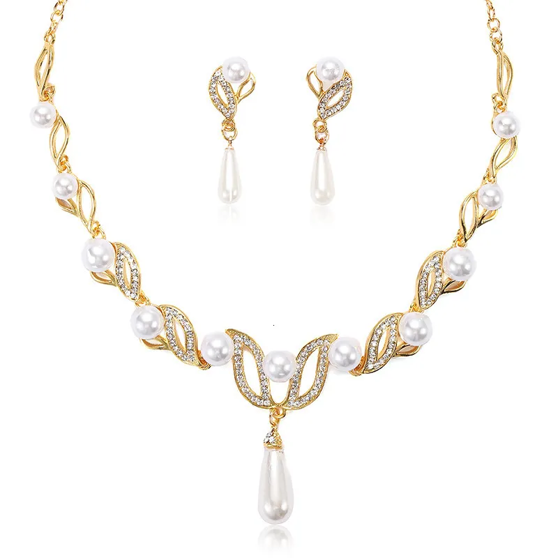 Charmarmband Fashion Temperament Alloy Drop Shaped Pearl Necklace Earrings Set 230901