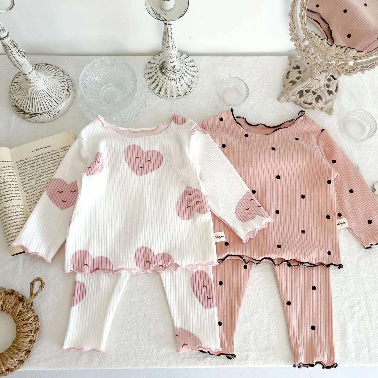 Set di abbigliamento 2947A vestiti nati per bambina Set per la casa Autunno in cotone a costine per ragazze Pigiama completo Orecchio di legno 230901