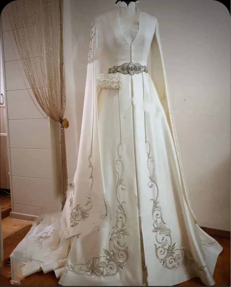 Tradicional Cáucaso Vestidos de Noiva Branco Bordado de Prata Cabo Mangas Compridas A Linha Gola Alta Cetim Vestidos de Noiva Formais Árabe Muçulmano Robe