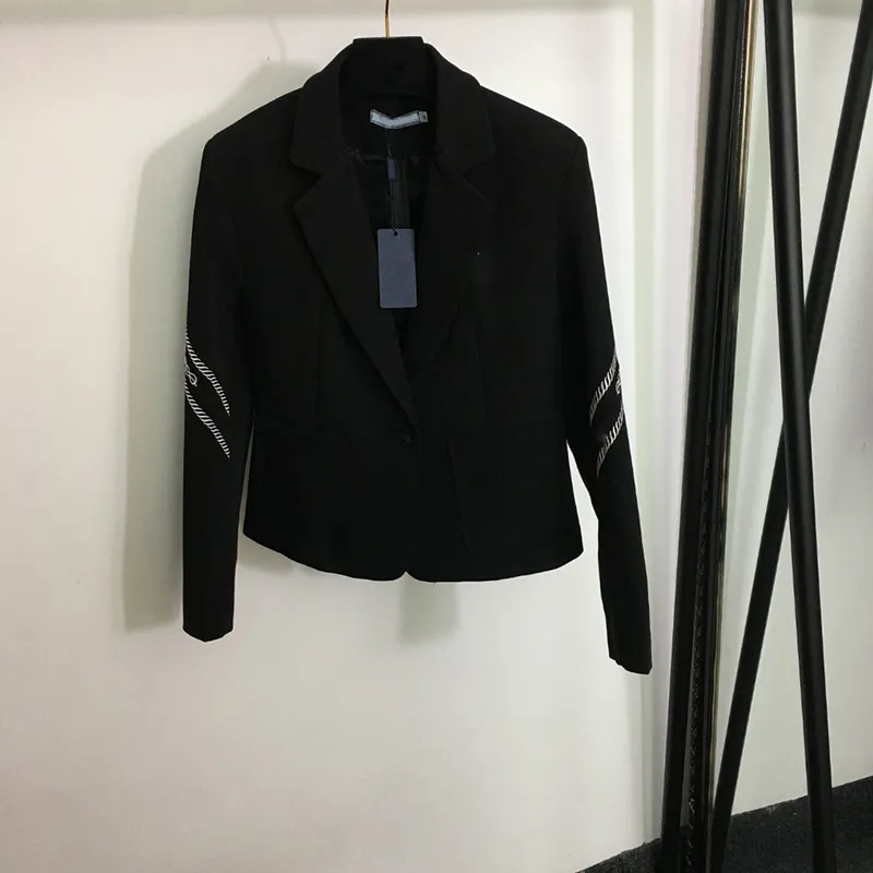 Jackets clássicos de lapido de lapido da marca feminina casacos 2 cores letras jaqueta de bordado feminino elegante casaco de charme