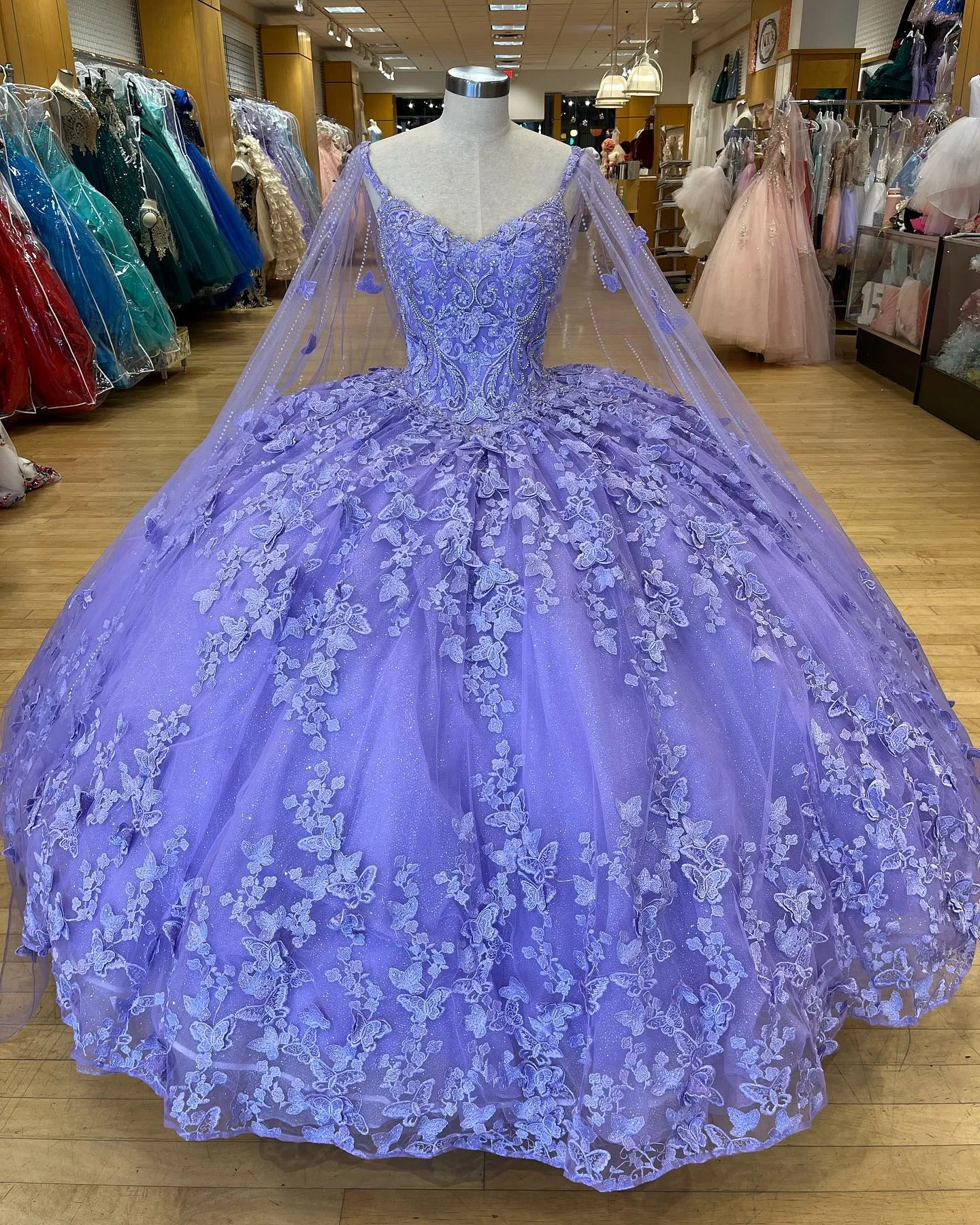 Lavande Lilas Papillon Quinceanera Robes 3D Dentelle Appliques Robe De Bal Perlée Douce 16 Filles Fête De Bal Occasion Spéciale Robes De Luxe Robe de 15 Anos