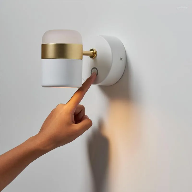 Applique murale LED rotative moderne et Simple en métal, support de salon, éclairage de chambre à coucher, éclairage d'allée avec interrupteur