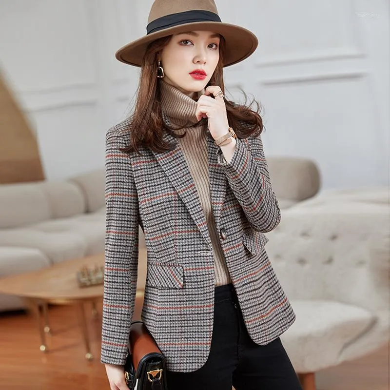 Kvinnors kostymer Autumn Fashion Red Plaid Office Blazer for Women Single Button Långärmad avslappnad smal jacka arbete Wear Female Business