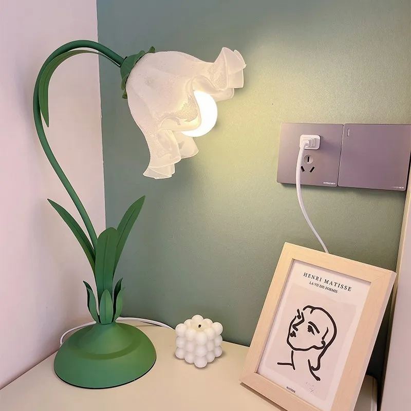 Objetos decorativos Figuras Lampu Meja Taman Perancis Suasana Hangat Kamar Tidur Bunga Samping Tempat Lily Kreatif Minimal dari Lembah 230904