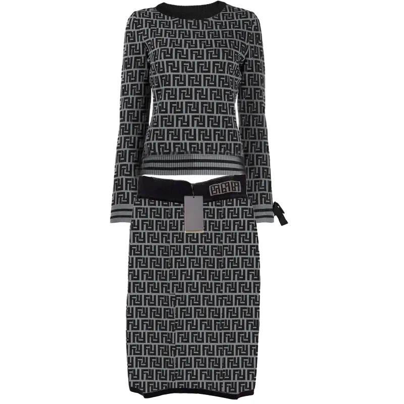 Ensemble de deux pièces Femmes Designer Cardigan Pull Hip Wrap Jupe Robe Automne et hiver Col rond Mode rayée Manches longues Femmes Haute Jacquard Manteaux à tricoter