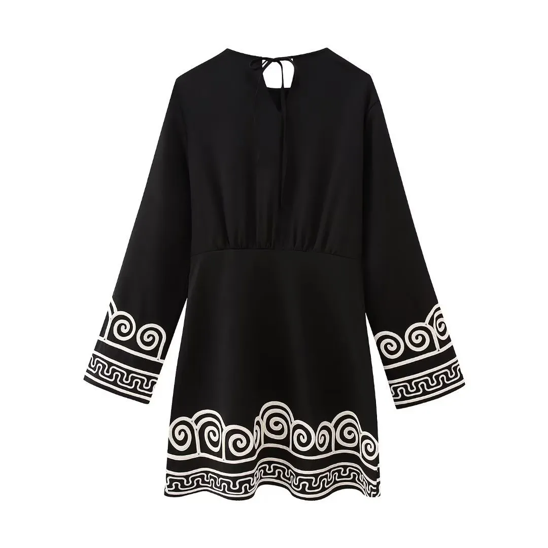 Embroidered Lyocell Blend Casual Black smock dress - Basic Style (230905) Embroidered Lyocell Blend Casual Black smock dress - Basic Style (230905)
