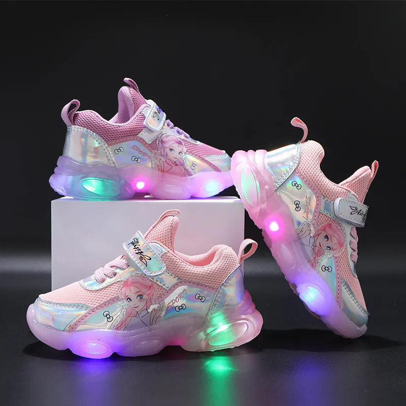 Сапоги Sepatu anak perempuan lampu LED baru sepatu putri bayi sol lembut bersinar olahraga kasual 230905