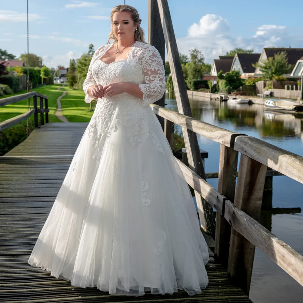 Plus Size Brautkleider in A-Linie mit Jacke, herzförmigem Spitzenapplikationen, Brautkleid, Schnürung am Rücken, Robe de Mariage