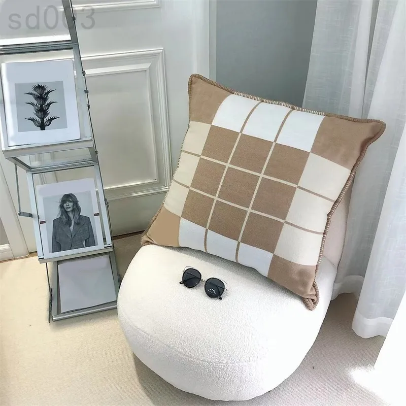 Literowa poduszka do salonu w kratę Plaid Cover Square 45*45 cm swobodne wygodne miękki designerski poduszka