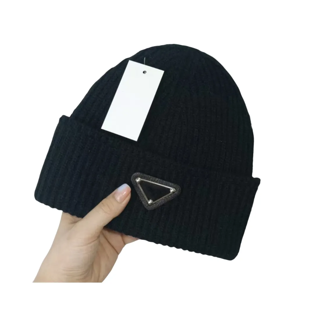 Beanie Tasarımcı Beanie Bonnet Şapka Kova Şapka Tasarım Kış Şapkası Şapka Lüks Bahar Kafatası Kapakları Kış UNISEX KASA KAVAM MEKTUPLARI SICAK TAKIM