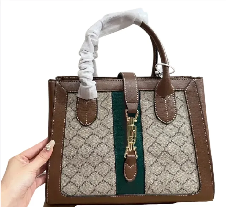 Économisez gros sur les achats en gros de Sacs À Main De Créateurs De Luxe  Sac Fourre Tout Classique Avec Haute Capacité, Cross Body Et Sac D'épaule 