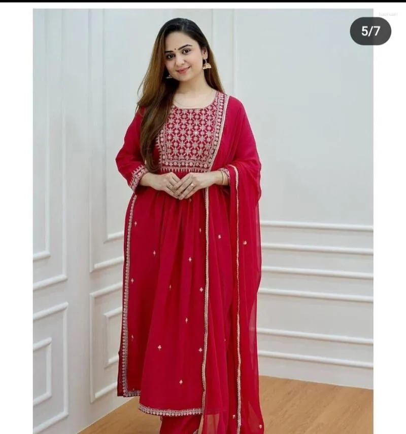 Vêtements ethniques Femmes Kurti Palazzo Set Pantalon de broderie rouge Dupatta Salwar Kameez Robe