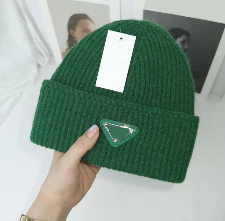 Venta al por mayor 16 estilos Diseñador clásico Otoño Invierno Color sólido Beanie Sombreros para hombre para mujer Marca de moda Triángulo Carta Skull Caps Warm3