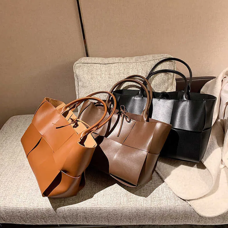 FonjepShops | Cannolo Medium shoulder bag | Second Hand Bottega Veneta Arco  Bags