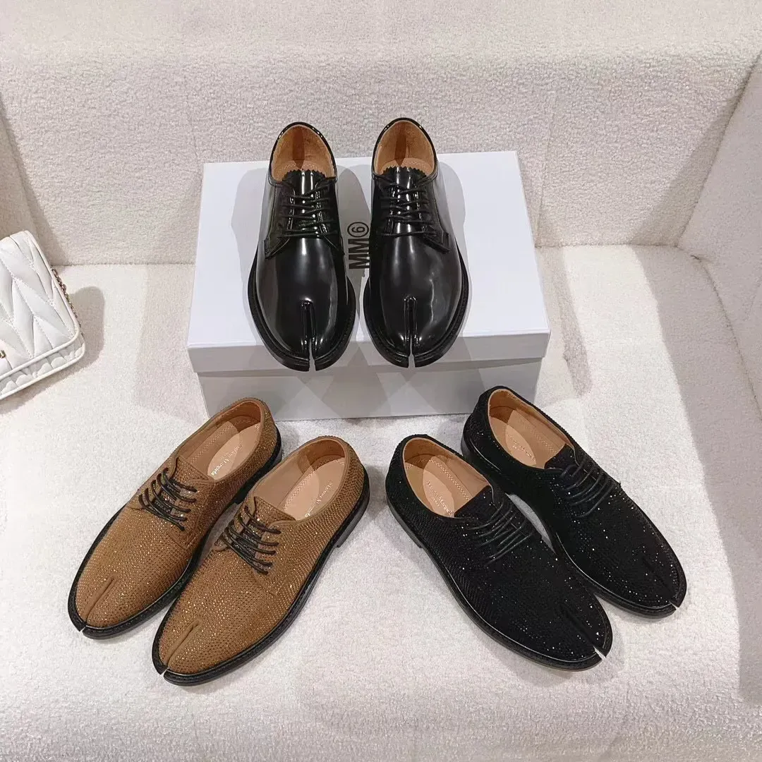 tabi split toe shoes