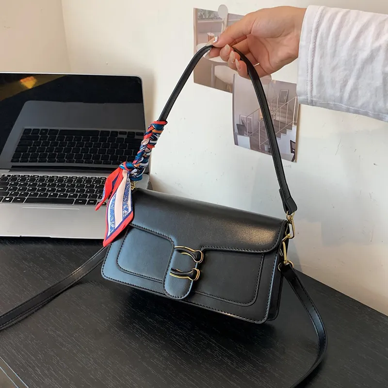 Nouveau sac à main de créateur de sacs croisés pour femmes pour femmes Designers de fourreaux C Letter Sacs d'épaule de luxe sac à main de luxe CXD230952
