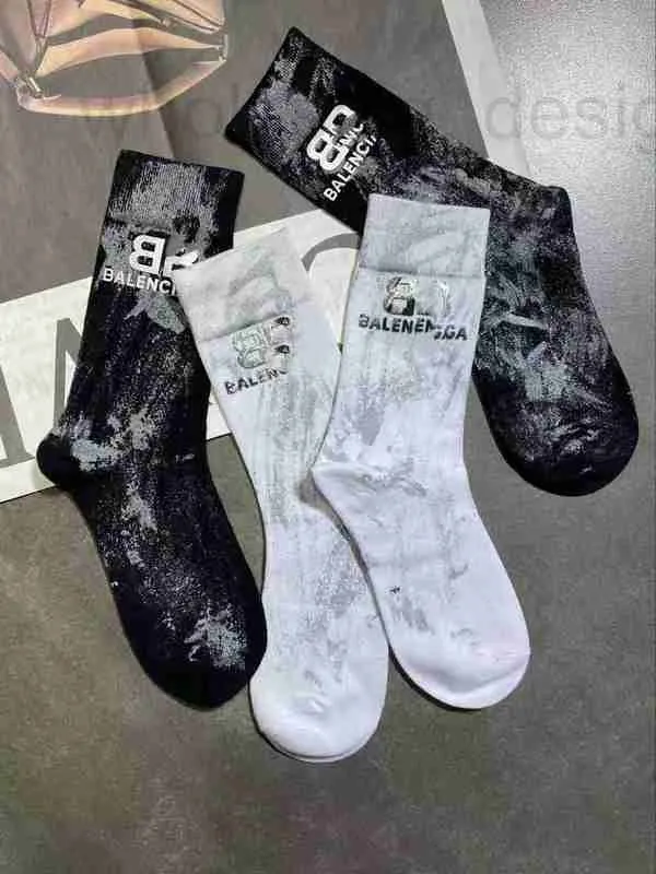 Chaussettes de styliste pour femmes, chaussettes à la mode, impression de lettres, peinture métallique faite à la main, Tube moyen, Cool et tendance, 15SJ