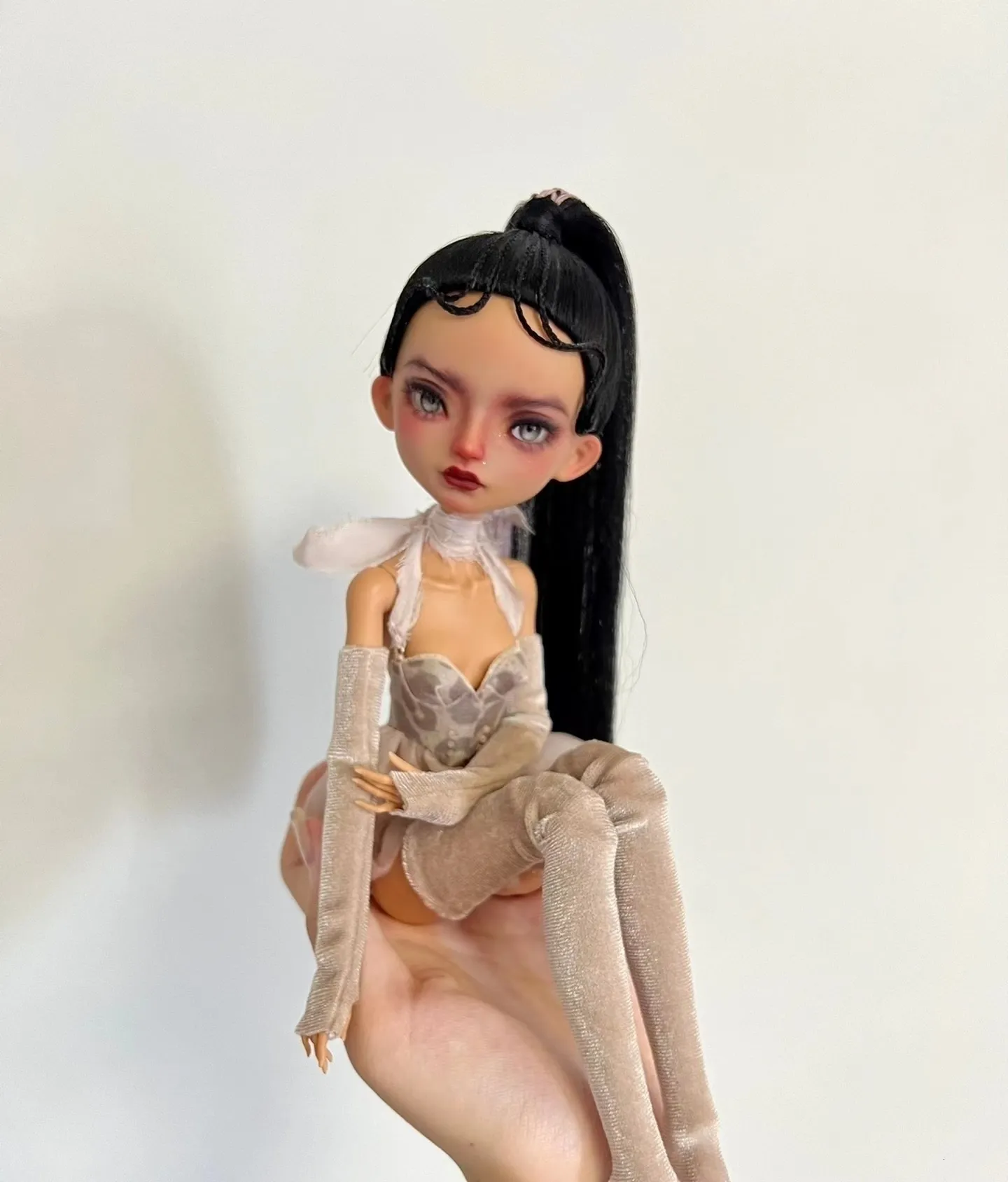 Куклы в наличии Дизайн Qbaby AMY BJD Doll 16 Cute Girl Высокое качество Выражение телесного цвета Шарнирные y230904