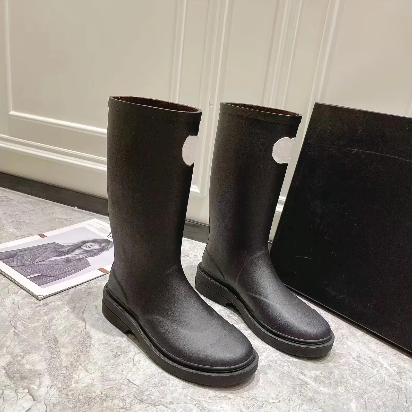 Botas de chuva femininas de dedo quadrado, designer de marca, preto, sola grossa de alta qualidade, botas de borracha femininas g220720