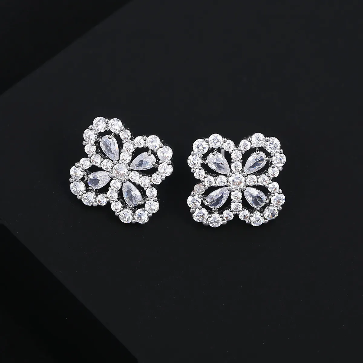 4/Blatt Ohrstecker S925 Silber Nadel 3A Zirkon Glück Gras Blume Ohrringe Koreanischen Stil Mode Frauen Ohrringe Hochzeit Schmuck Valentinstag Geschenk SPC