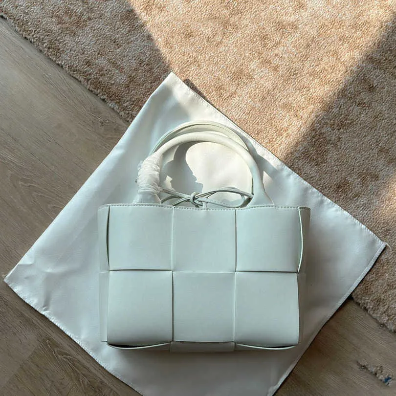 ARCO BOTEGSS Otwory wentylacyjne torby dla kobiet w sklepie internetowym hurtowym 2023 Nowy tkany mini torebka geometryczna torebka spersonalizowana temperament mały z prawdziwym logo