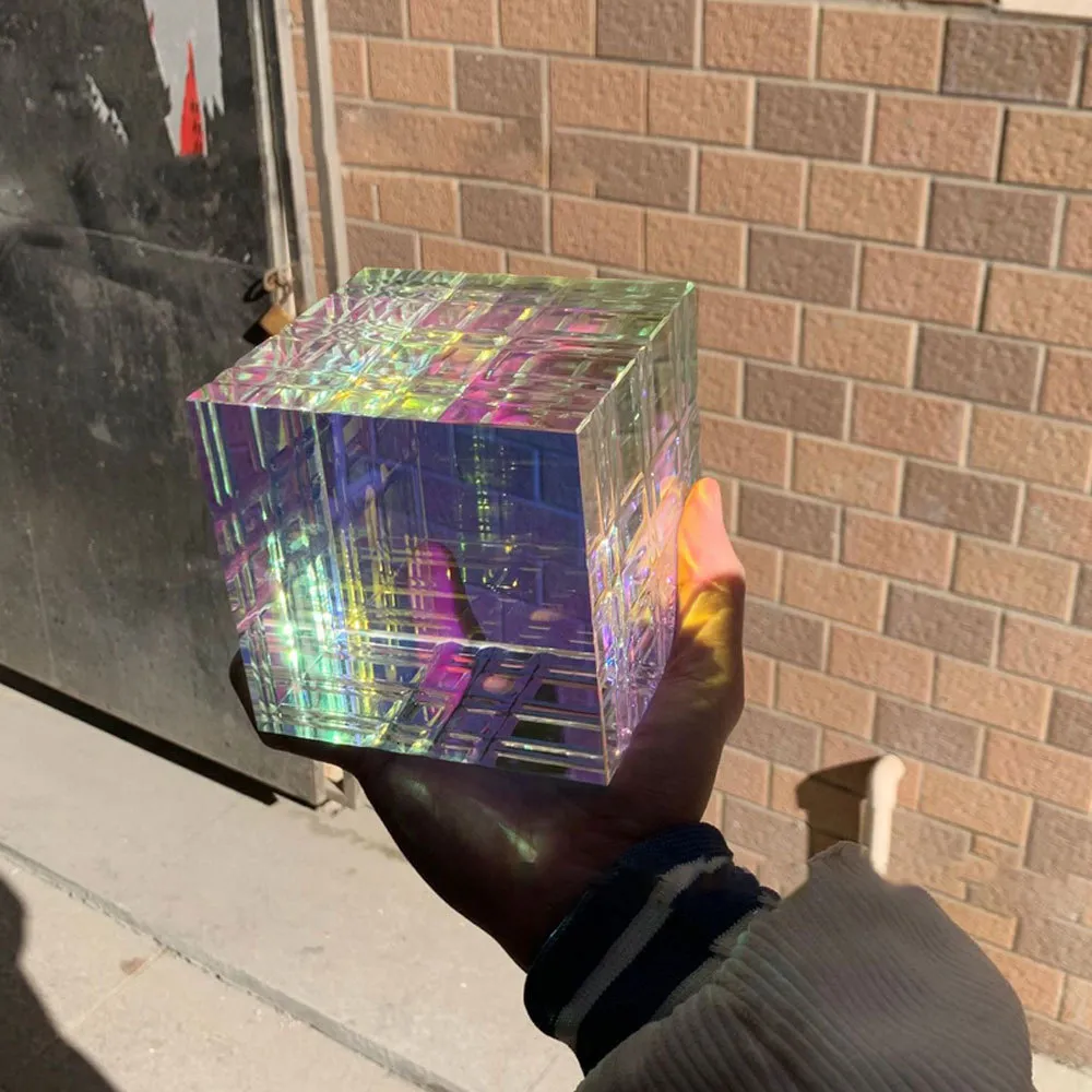 Декоративные предметы Статуэтки Magik Chroma Cube K9 Хрустальная статуя Художественные украшения Ремесла Скульптура Мальчик Украшение комнаты Подарок на день рождения 230904