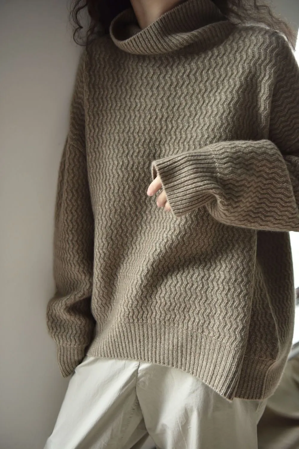 Chandails pour femmes tricot lâche automne hiver épaissi vêtements d'extérieur européens vent Silhouette pull col roulé 230904