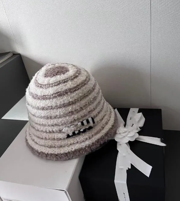 Baquet chapeau Internet célébrité tricitte tricot Bucket Style japonais All-Matching Automne et Hiver Dôme Basin chapeau de petites rayures
