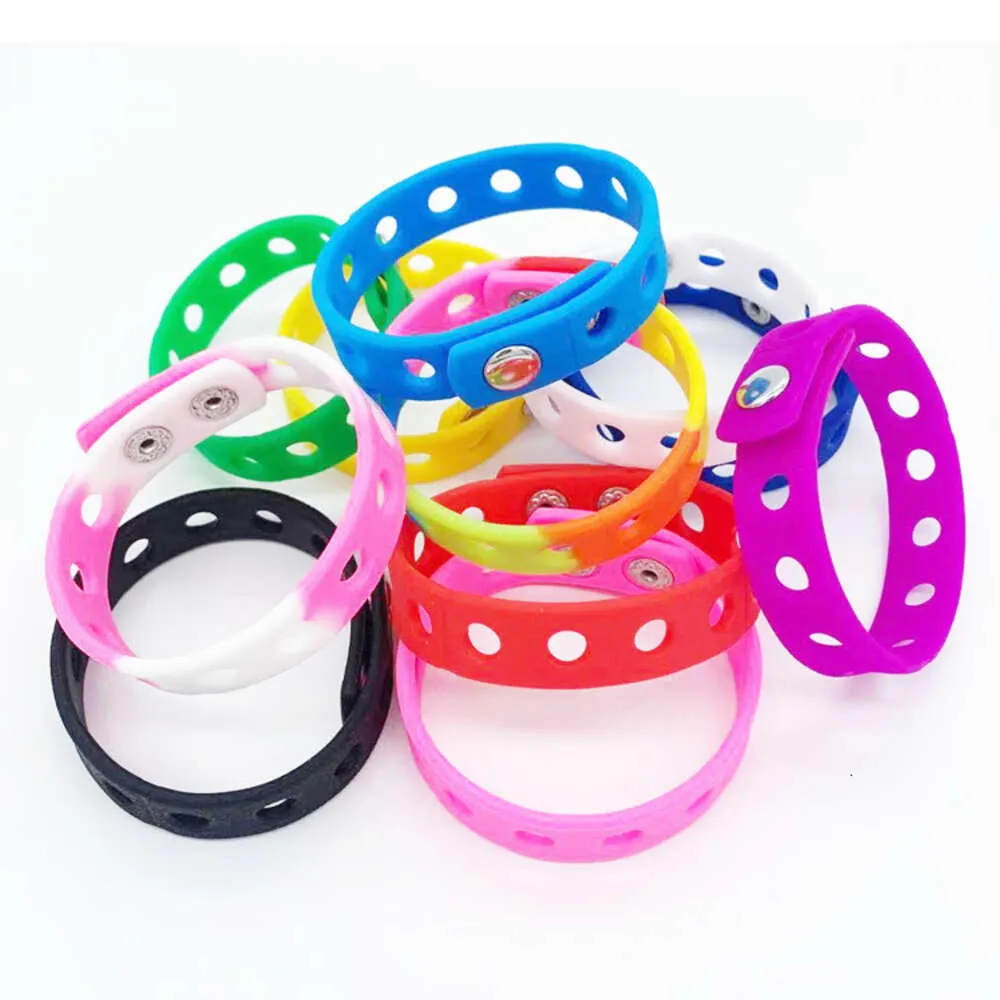 Braccialetti personalizzati economici promozionali colorati all'ingrosso dei braccialetti del braccialetto del PVC per i bambini